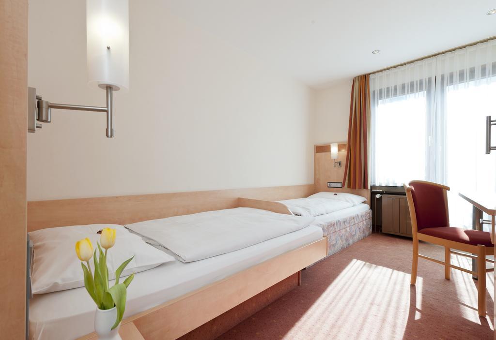 Garni Hotel Schumacher Filderstadt Esterno foto