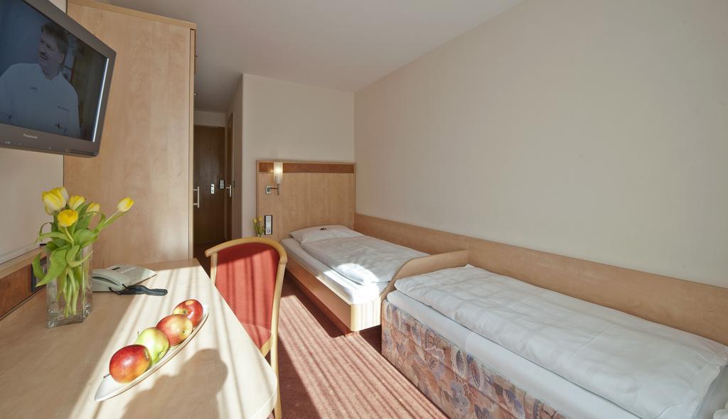 Garni Hotel Schumacher Filderstadt Esterno foto