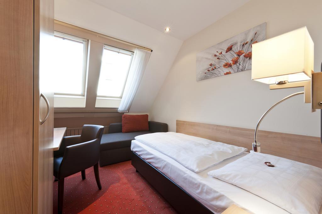 Garni Hotel Schumacher Filderstadt Esterno foto