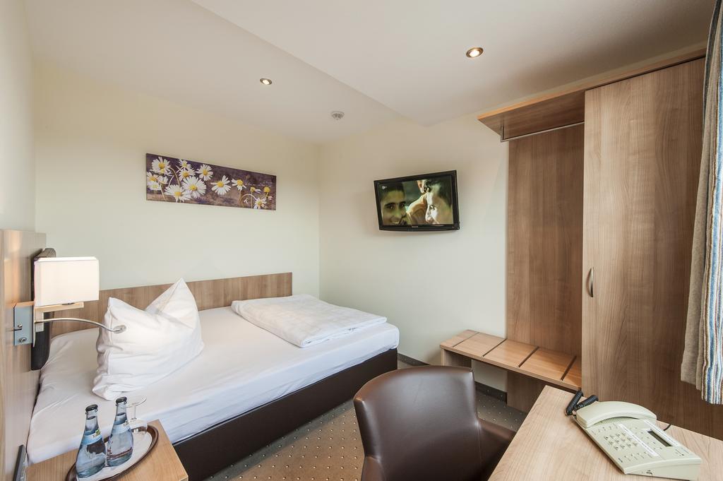 Garni Hotel Schumacher Filderstadt Esterno foto