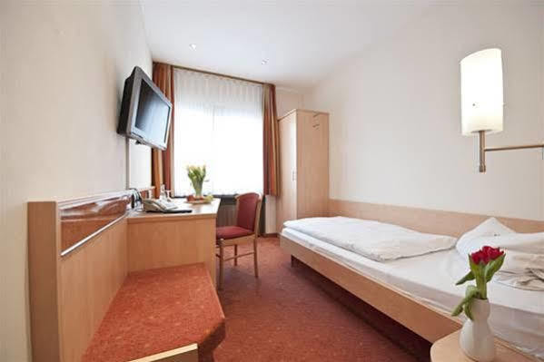 Garni Hotel Schumacher Filderstadt Esterno foto