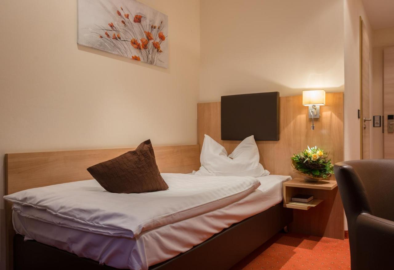 Garni Hotel Schumacher Filderstadt Esterno foto